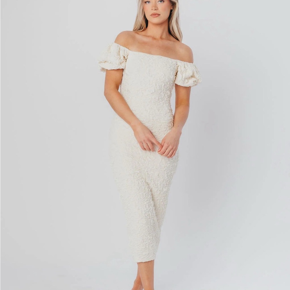 Chic Off-Shoulder Cream Midi Dress